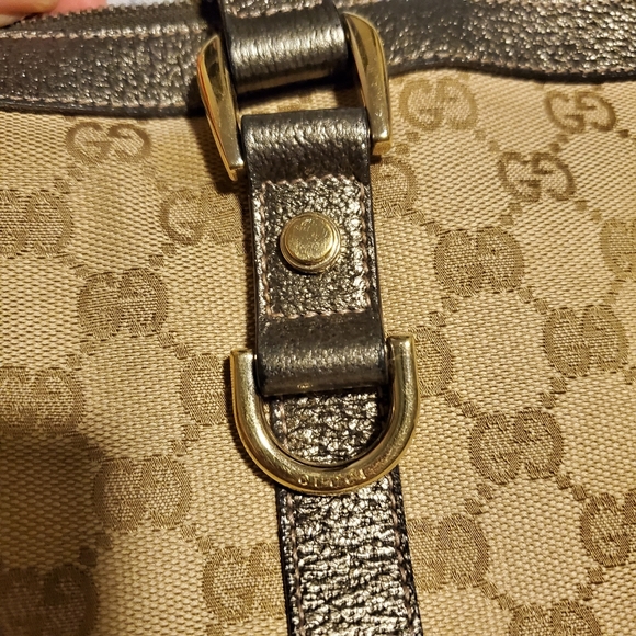 SOLD Authentic Gucci Medium Handbag - Picture 3 of 11